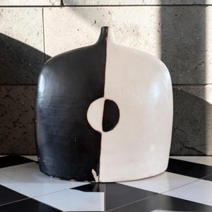 Large 15" Black & White Oddly Shaped Chulucanas Pottery Vase Signed by José Sosa (2005) - Made in Peru