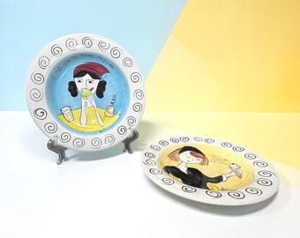 La Dieta La Empiezo Mañana - Set of 2 Early 2000s Gibson Gabbay Plates in Blue & Yellow with Funny Spanish Quotes - Signed B Rignoni