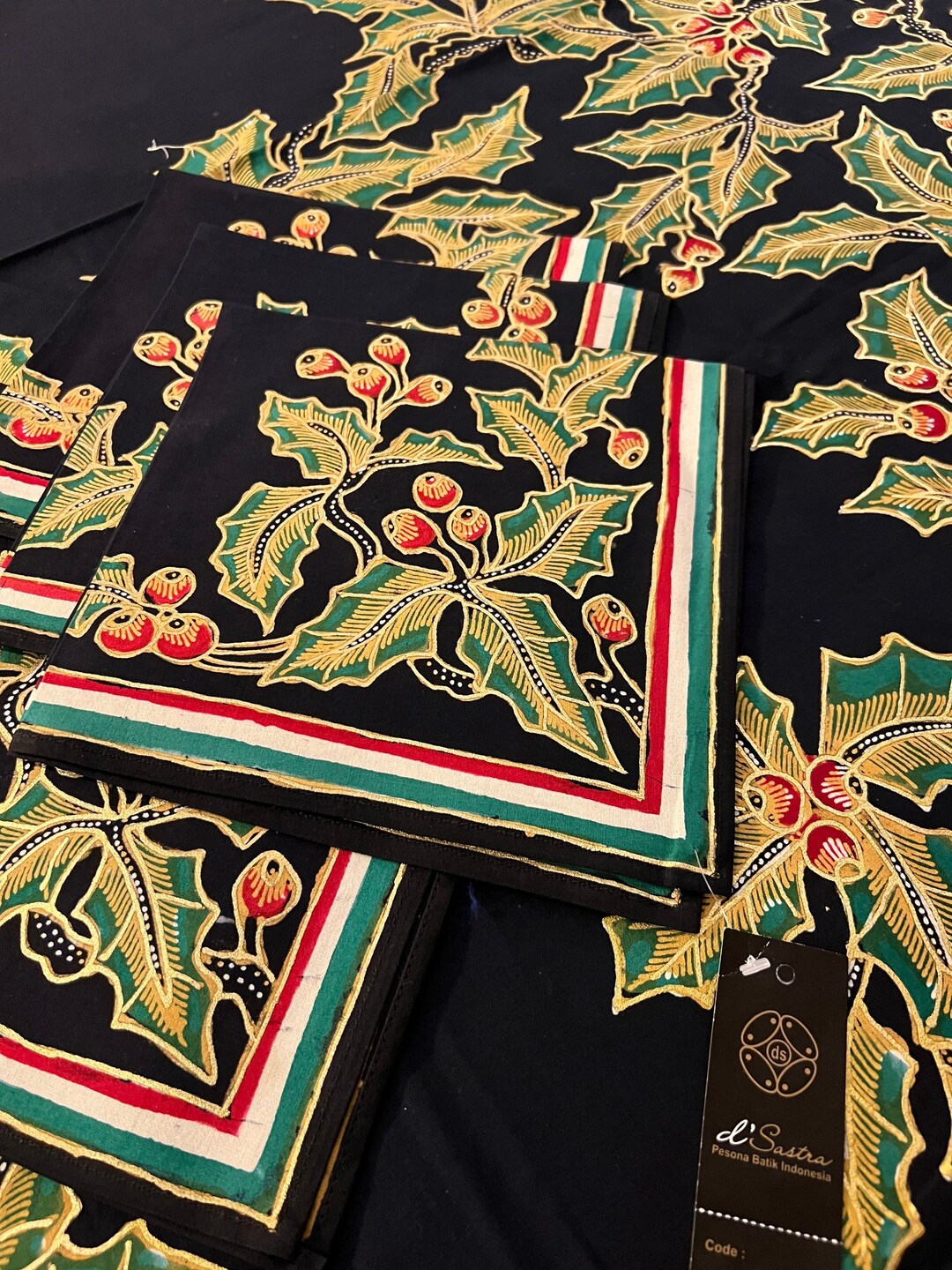 Stunning Black Christmas Tablecloth With 6 Napkins Etsy