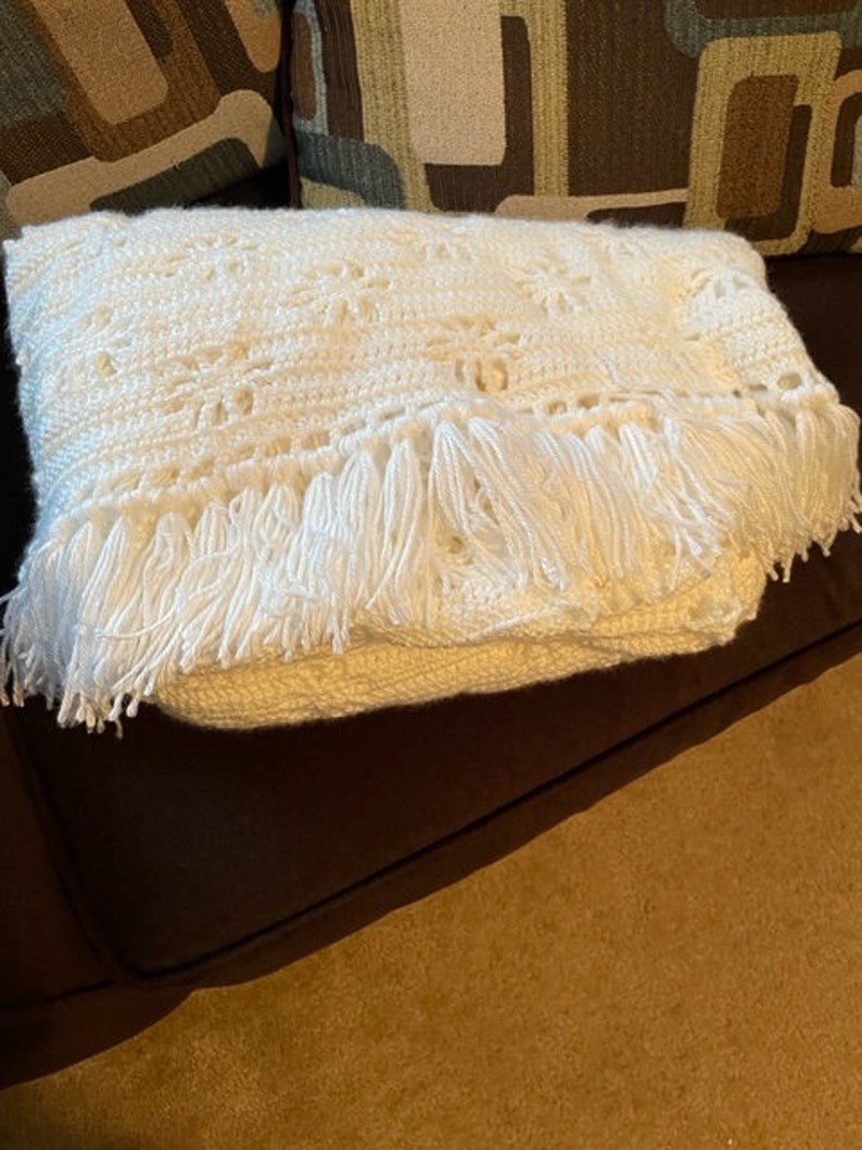White Flowering Daisy Afghan Etsy