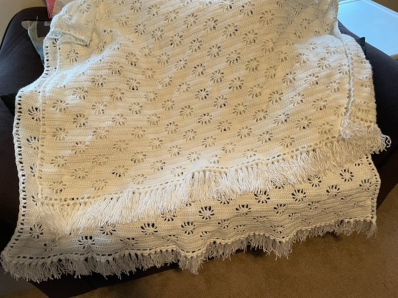 White Flowering Daisy Afghan Etsy
