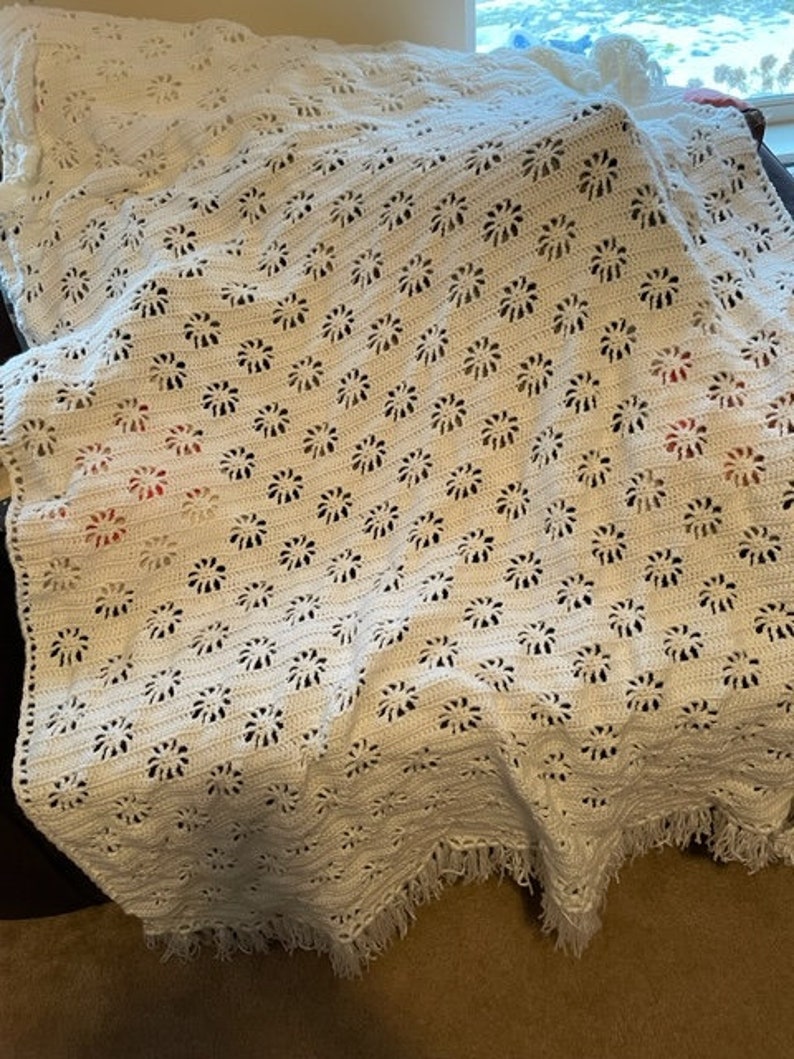 White Flowering Daisy Afghan Etsy