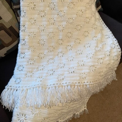 White Flowering Daisy Afghan Etsy
