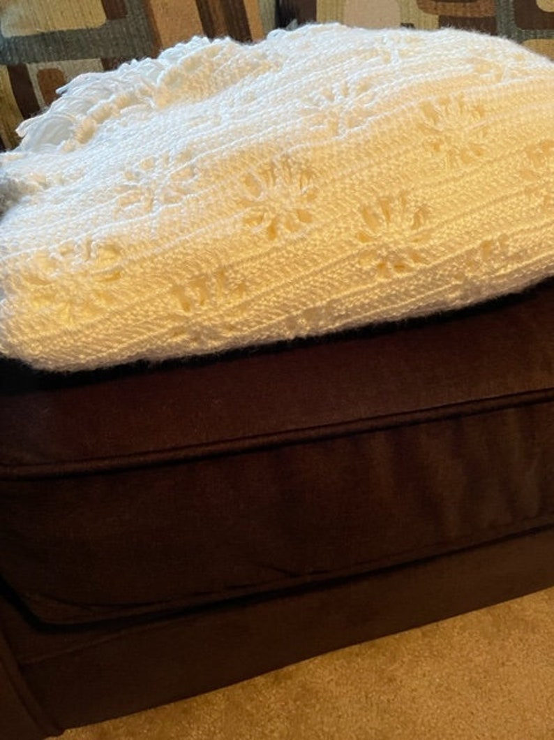 White Flowering Daisy Afghan Etsy