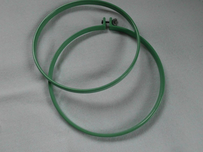 Vintage 1950s 60s Green BAKELITE Hand Sewing Hoop for Hand Sewing ...