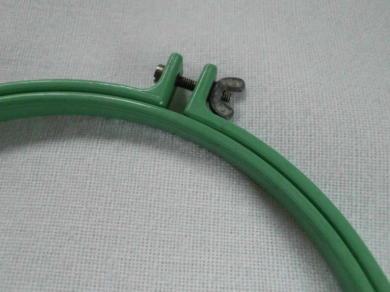 Vintage 1950s 60s Green BAKELITE Hand Sewing Hoop for Hand Sewing ...