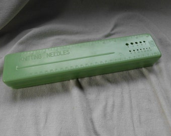 Vintage Green BAKELITE Knitting Needle Pins Storage Box & Bundle Needles