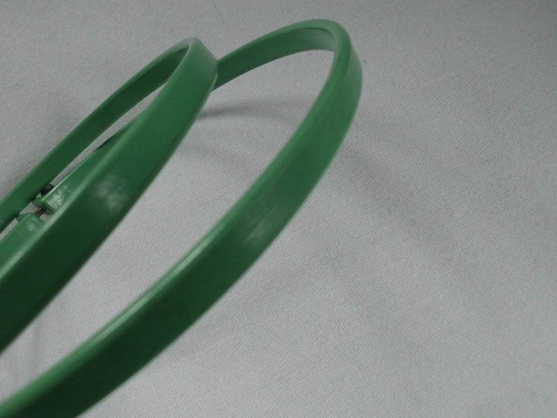 Vintage 1950s 60s Green BAKELITE Hand Sewing Hoop for Hand Sewing ...