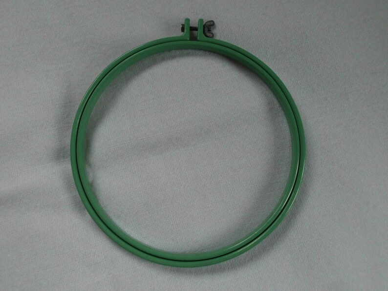 Vintage 1950s 60s Green BAKELITE Hand Sewing Hoop for Hand Sewing ...