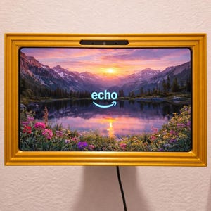 Op de afbeelding: Een witte keramische mok met een zwart handvat en de tekst "But First, Coffee" in een zwarte, vette letter. De mok staat op een houten oppervlak. De mok is ongeveer 10 cm hoog.