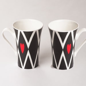 Gift set - 2x black and white mugs, fine bone china, red love heart,  dishwasher and microwave safe, ideal for tea or coffee