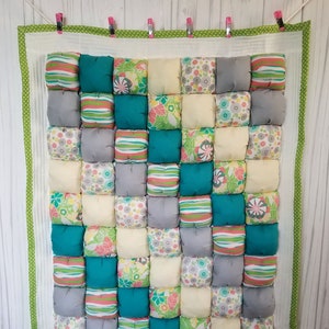 Baby Puff Quilt, bubble quilt, tummy time mat, grey and tropical colors, baby shower gift, baby blanket
