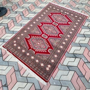 Heirloom Hand Knotted Red Pakistani Medallion Rug | 4x6 FT | Fine Diamond Gul Wool Carpet | Vintage Geometric Area Rug | Classic Home Decor