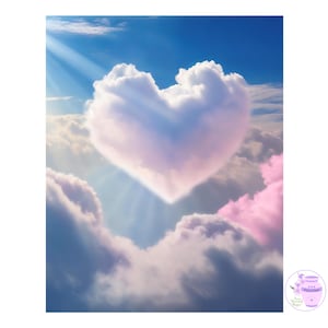Puede incluir: Una formación de nubes en forma de corazón en un cielo azul con nubes blancas y rosadas. El sol brilla a través de las nubes, creando una luz brillante.