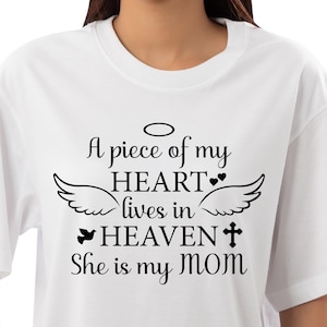 Un morceau de mon coeur vit dans le ciel SVG, elle est ma mère, souvenir affectueux, citation ange, sympathie deuil, perte de maman, téléchargement numérique