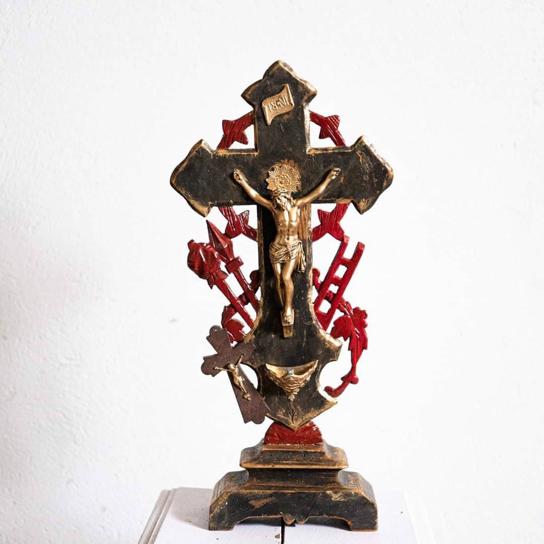 Crucifix sur Socle