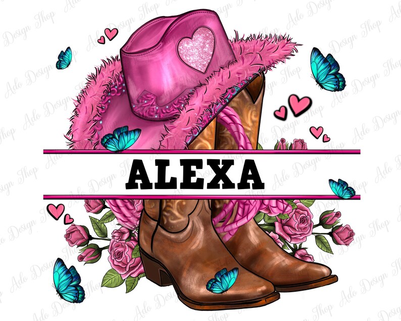 Puede incluir: Sombrero vaquero rosa con un coraz&oacute;n brillante y un ribete de plumas rosa, botas vaqueras marrones y un dise&ntilde;o floral con mariposas. El nombre ALEXA est&aacute; escrito en letras negras sobre una pancarta blanca.