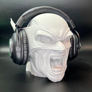 Wolverine Headphone Stand , Prop , Headphone Holder , Room Decor , Gaming , Office, Desktop , Paintable Bust , 3D Printed , Gift , Decor