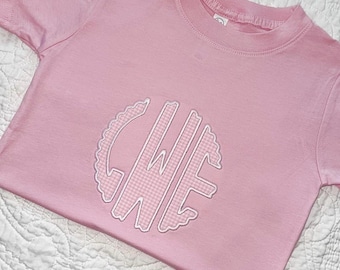 Camiseta infantil personalizada de cuadros vichy rosa con monograma / Camiseta con inicial aplicada