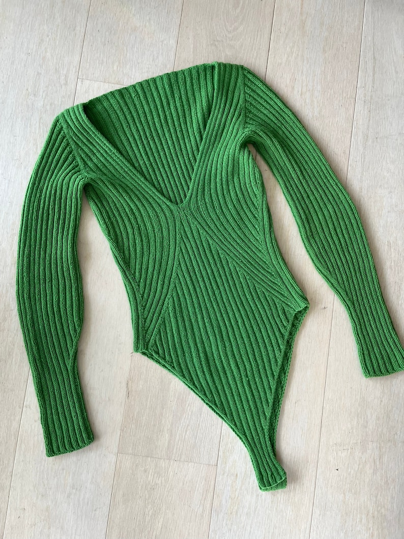 Another Ribbed Body Knitting Pattern image 3