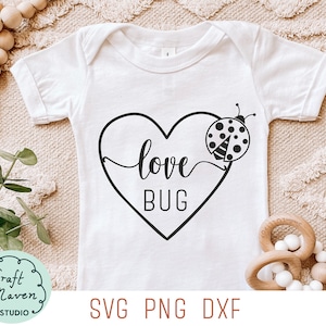 Love Bug Svg, Tutine per neonati Svg, Maglietta per bambini Svg, Il mio primo San Valentino Svg, Coccinella Svg, San Valentino Svg, Body per neonati Svg, png, dxf
