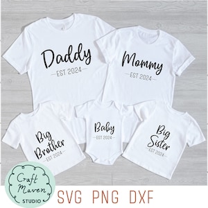 Bebé est 2024 SVG, paquete SVG de camiseta familiar, anuncio de nacimiento familiar svg, nueva mamá svg, nuevo papá svg para camisas, mamá est 2023, papá png