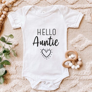 Hello Auntie SVG, Baby Ankündigung SVG, Familie SVG, Hello Auntie Png, Coming soon svg, Hello world svg, hello baby svg, Baby Body svg