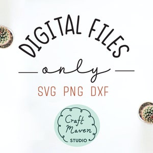 Puede incluir: Archivos digitales solamente, SVG PNG DXF, texto en un c&iacute;rculo blanco con fondo verde: Craft Maven Studio. La imagen est&aacute; rodeada de peque&ntilde;as suculentas en macetas.