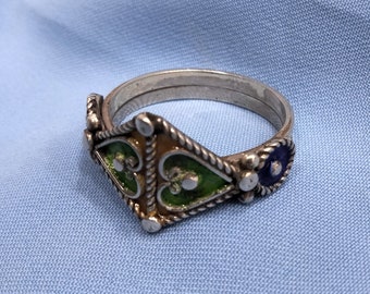 oude Berber ring in sterling zilver, geëmailleerd in blauwe, groene en gele kleur, Berber sieraden, tribale ringen, etnische sieraden, tribal