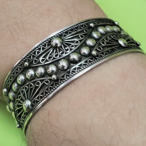 Berber cuff bracelet - Moroccan ethnic bracelet - Berber jewelry - adjustable Berber bracelet - Berber armband in solid silver.