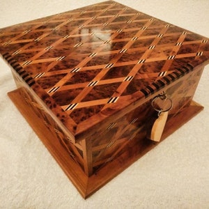 Large wooden jewelry box, cedar wood box with two levels of storage, jewelry box, jewelry box, decorative box.