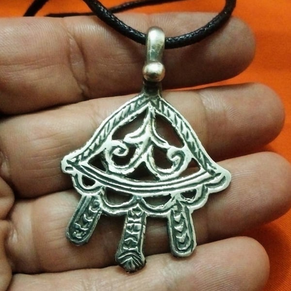 Jewish hamsa, Algerian khamsa from the chaouia region, sterling silver khamsa, Berber amulet, Berber protection necklace, tribal.