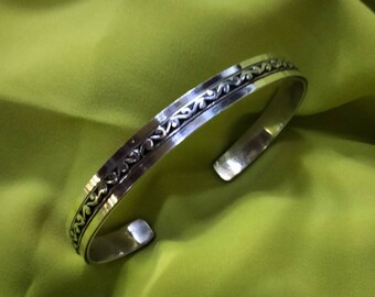 Berber bangle / Tuareg bracelet in sterling silver / unisex Berber bangle / adjustable Berber bangle / handmade / ethnic tribal bracelet.
