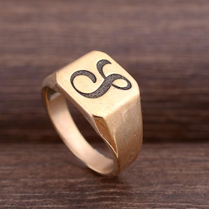 Vintage Gold Initial Signet Ring with Letter S – Personalized Monogram Ring, Retro Statement Jewelry, Men’s & Women’s Gift, Custom Engrave S
