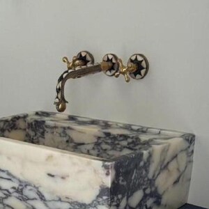 Grifo de baño de pared de latón sin lacar hecho a mano con manijas en cruz