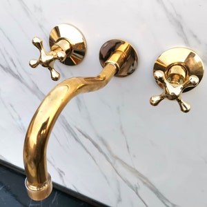 Messing an der Wand befestigter Badezimmer-Waschbecken-Hahn mit einfachen Kreuzgriffen