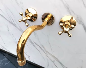 Rubinetto per lavabo da bagno in ottone montato a parete con semplici maniglie a croce