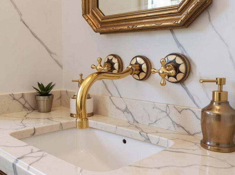 Rubinetto a parete in ottone non laccato, mobiletto per bagno in resina Bones Conception immagine 2