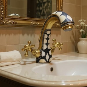 Grifo de latón de un solo orificio: grifo para lavabo de latón macizo sin lacar, accesorio de baño vintage hecho a mano.