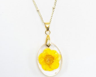 Real Buttercup Dried Wild Flower / Resin Necklace Jewelry / UV Resin Preserved Dried Buttercup Yellow Flower / Dried Flower Jewelry