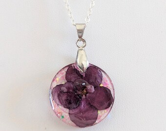 African Violet Real Pressed Flower / Resin Pendant / UV Resin Preserved Dried African Violet / Jolly Fireball Dried Flowers,  Jewelry