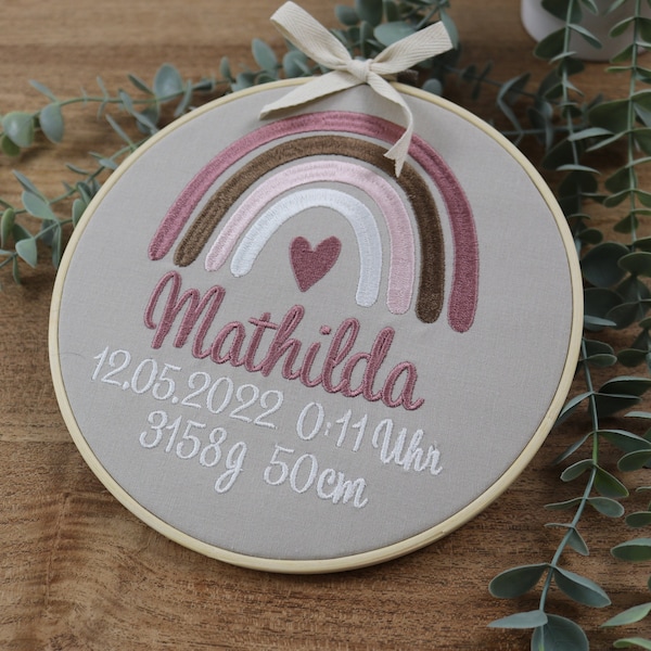 bestickter Stickrahmen MATHILDA, personalisiert mit Regenbogen,zur Geburt, Geburtstag, Weihnachten