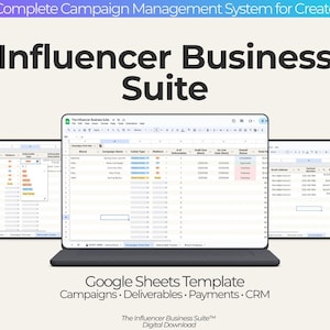 Może przedstawiać: Obraz produktu cyfrowego prezentujący szablon Google Sheets o nazwie "Influencer Business Suite". Obraz wyświetla trzy ekrany z danymi arkusza kalkulacyjnego, w tym szczegóły kampanii, dostawy i płatności. Tekst u góry brzmi "A Complete Campaign Management System for Creators."