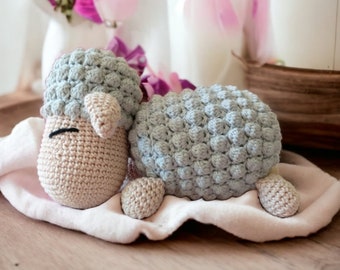 Spieluhr Schäfchen Amigurumi Schaf Lamm Baby Spieluhr Einschlafmusik Kuscheltier Nachhaltig 100% Baumwolle Geburt