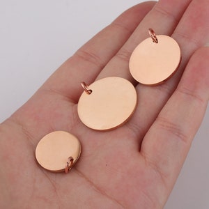 50 pcs breloques gravées au laser personnalisées, étiquettes de bijoux de disque de charme de logo rond personnalisé, pendentif de paillettes d'étiquette de marque suspendue en acier image 7