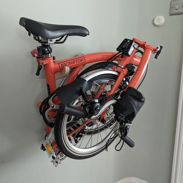 Brompton muurbeugel | Multiplex Dock/rek | Vouwfietsopberghanger | Met de hand gemaakt | Ontworpen en gebouwd in Schotland