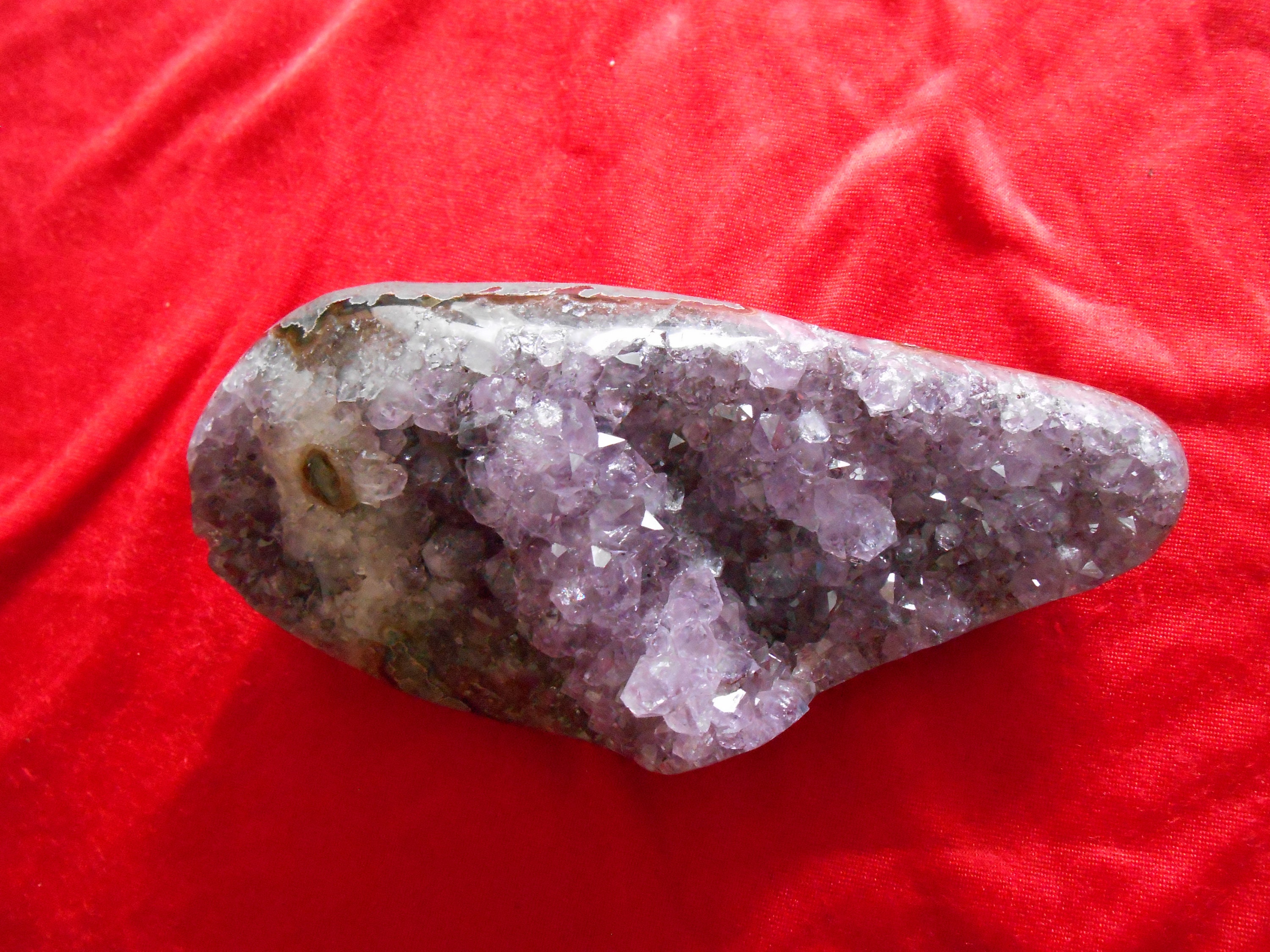 Amethyste Grand Morceau Aux Bords Polis 1, 3 Kilo.