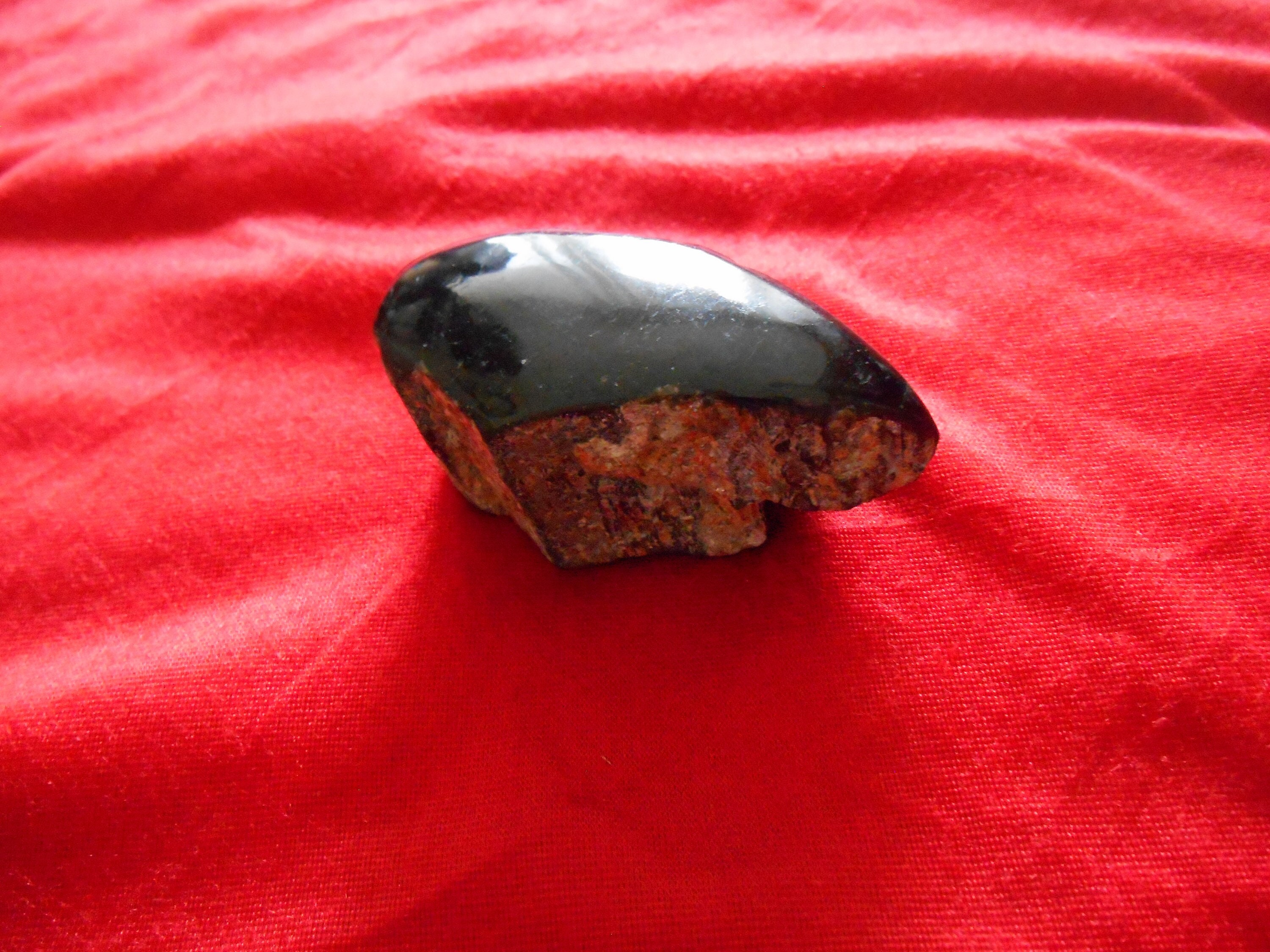 Tourmaline Noire Morceau Semi Poli 256 Grammes.