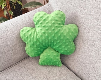 Shamrock Pillow St Patricks Day Deco Cushion Clover Green Pillow Farmhouse Decor Irish Pillow