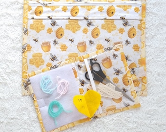 Bolsa para proyectos de punto de cruz con diseño de abejas: organizador de costura con frente de vinilo